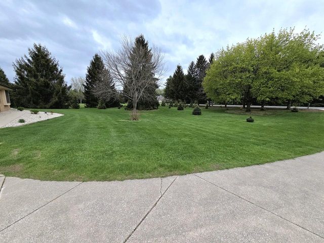 W292N6880 Dorn ROAD, Hartland, WI 53029