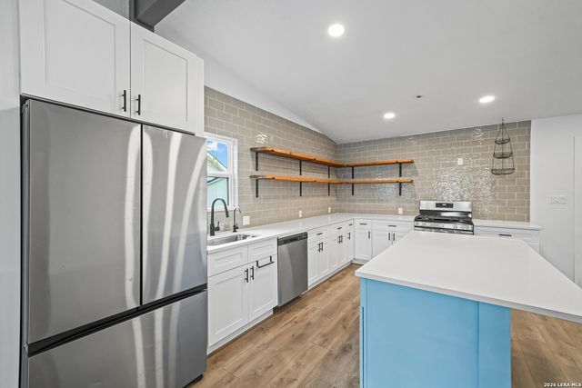 1301 Avenue K, Hondo, TX 78861