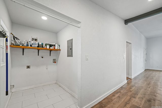 1301 Avenue K, Hondo, TX 78861