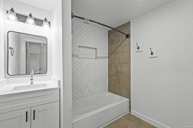 1301 Avenue K, Hondo, TX 78861