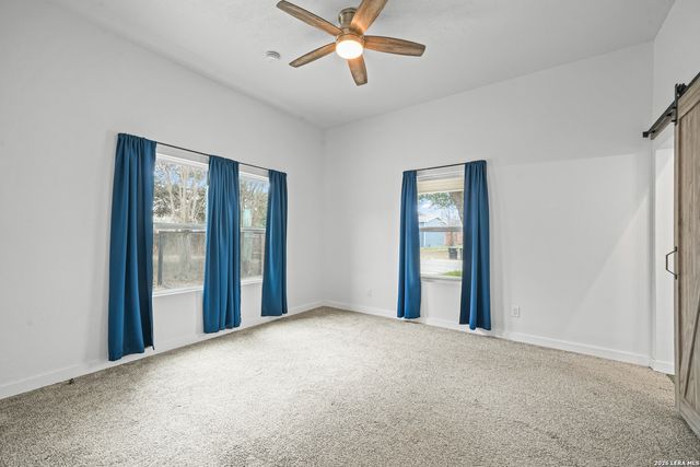 1301 Avenue K, Hondo, TX 78861