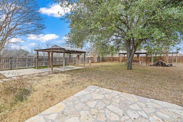 1301 Avenue K, Hondo, TX 78861