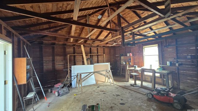 1301 Avenue K, Hondo, TX 78861