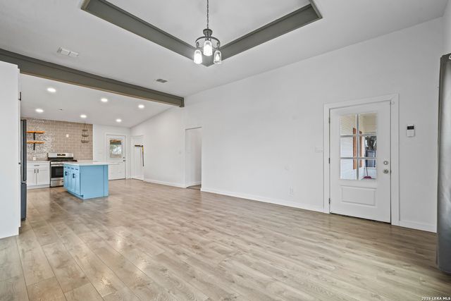 1301 Avenue K, Hondo, TX 78861