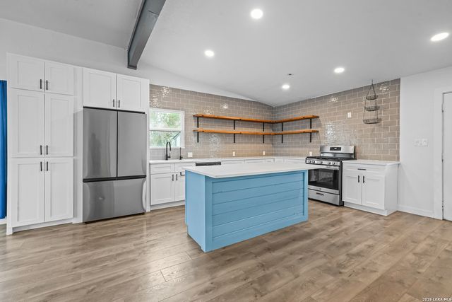 1301 Avenue K, Hondo, TX 78861