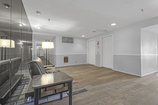 3801 Appian Way 403, Glenview, IL 60025