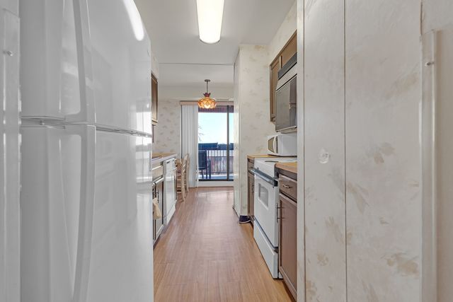 3801 Appian Way 403, Glenview, IL 60025