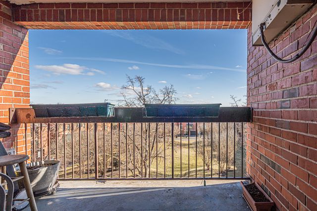 3801 Appian Way 403, Glenview, IL 60025