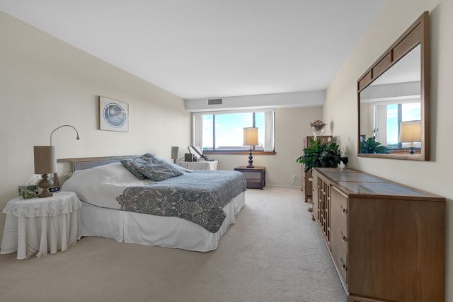 3801 Appian Way 403, Glenview, IL 60025