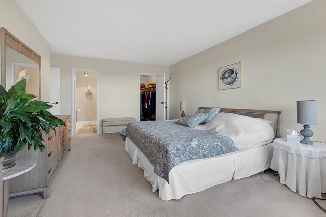 3801 Appian Way 403, Glenview, IL 60025