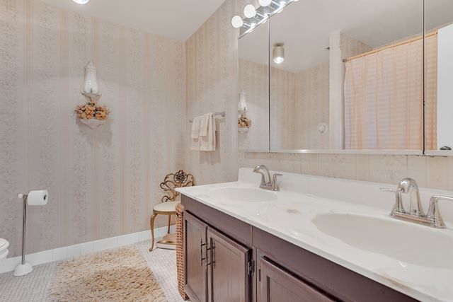 3801 Appian Way 403, Glenview, IL 60025