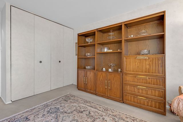 3801 Appian Way 403, Glenview, IL 60025