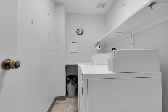 3801 Appian Way 403, Glenview, IL 60025