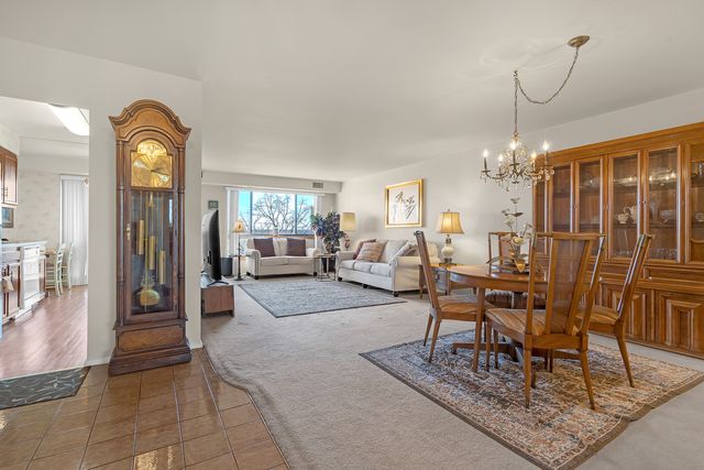 3801 Appian Way 403, Glenview, IL 60025