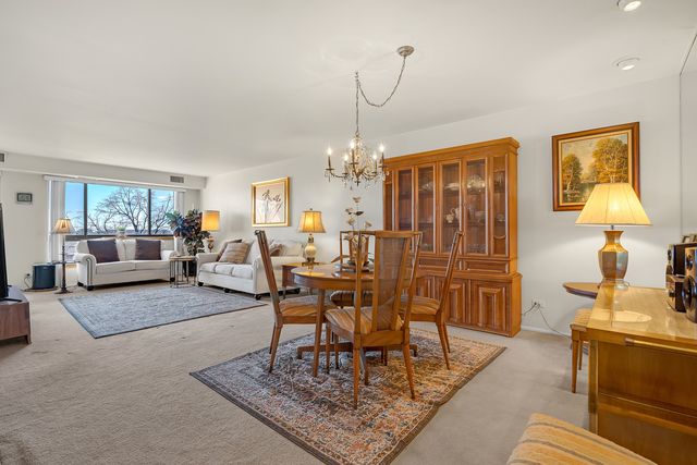 3801 Appian Way 403, Glenview, IL 60025