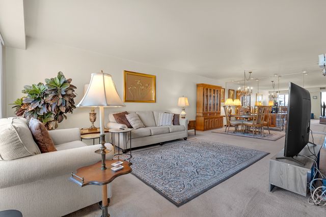 3801 Appian Way 403, Glenview, IL 60025