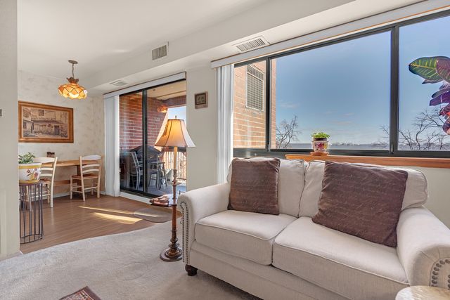 3801 Appian Way 403, Glenview, IL 60025