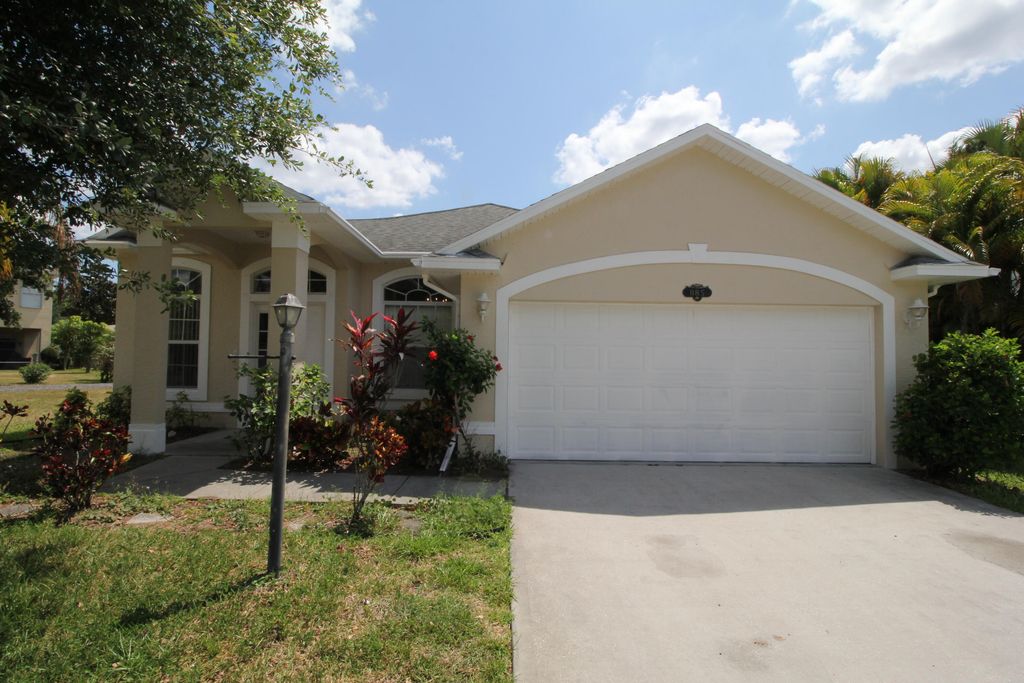 885 Tavernier Circle NE, Palm Bay, FL 32905