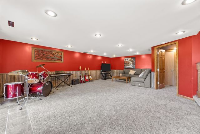 1650 W Forevergreen Road, North Liberty, IA 52317