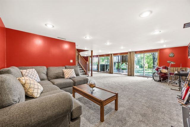 1650 W Forevergreen Road, North Liberty, IA 52317