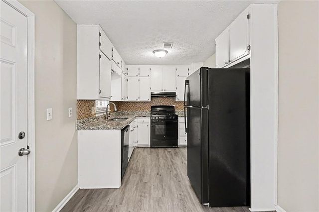 126 W Jousters NW Lane, Lawrenceville, GA 30044