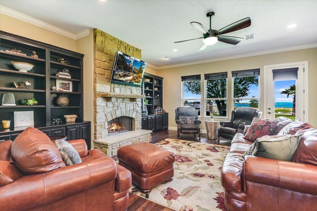 348 Carlson CIR, Buchanan Dam, TX 78609