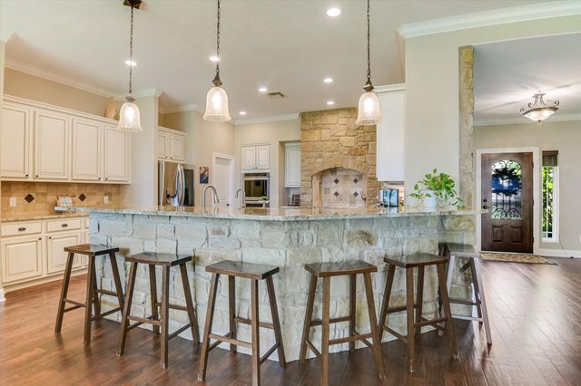 348 Carlson CIR, Buchanan Dam, TX 78609