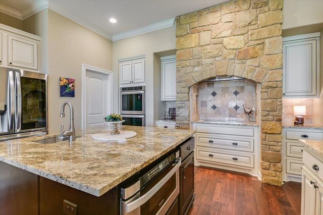 348 Carlson CIR, Buchanan Dam, TX 78609