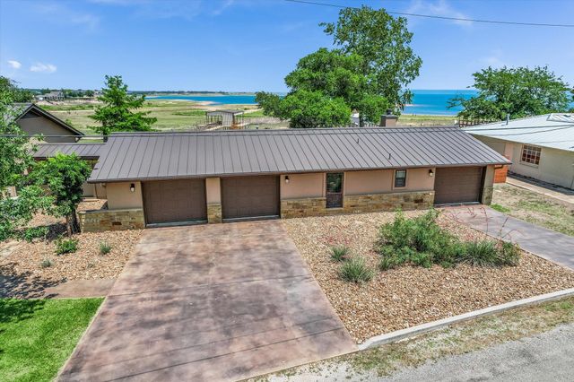 348 Carlson CIR, Buchanan Dam, TX 78609