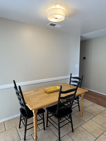 1511 W Sunnyside Avenue, Visalia, CA 93277