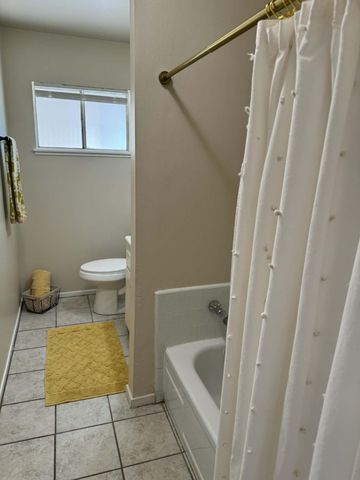 1511 W Sunnyside Avenue, Visalia, CA 93277