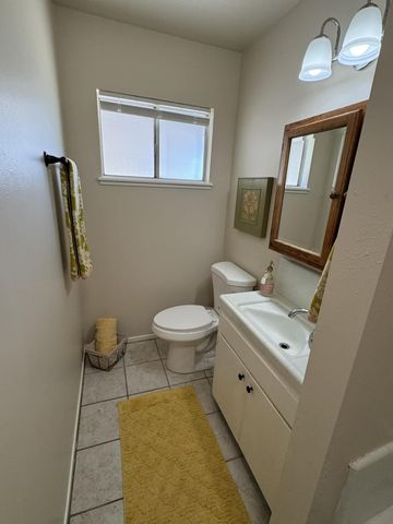 1511 W Sunnyside Avenue, Visalia, CA 93277