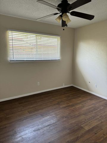 1511 W Sunnyside Avenue, Visalia, CA 93277