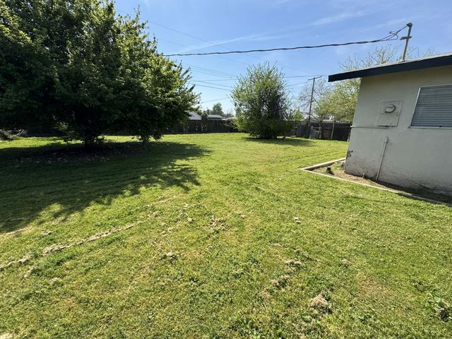 1511 W Sunnyside Avenue, Visalia, CA 93277