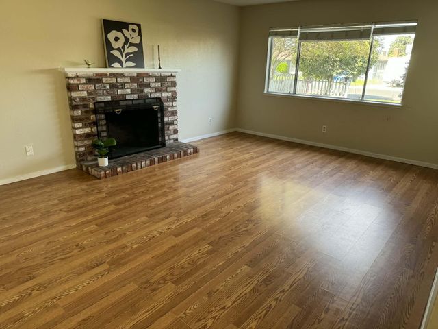 1511 W Sunnyside Avenue, Visalia, CA 93277