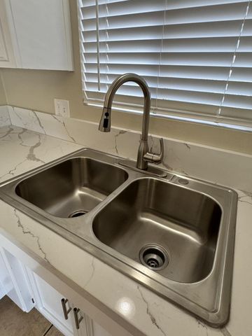 1511 W Sunnyside Avenue, Visalia, CA 93277