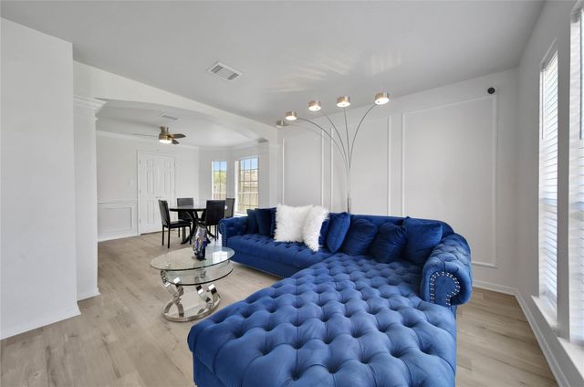 3207 Leila Oaks Drive, Houston, TX 77082
