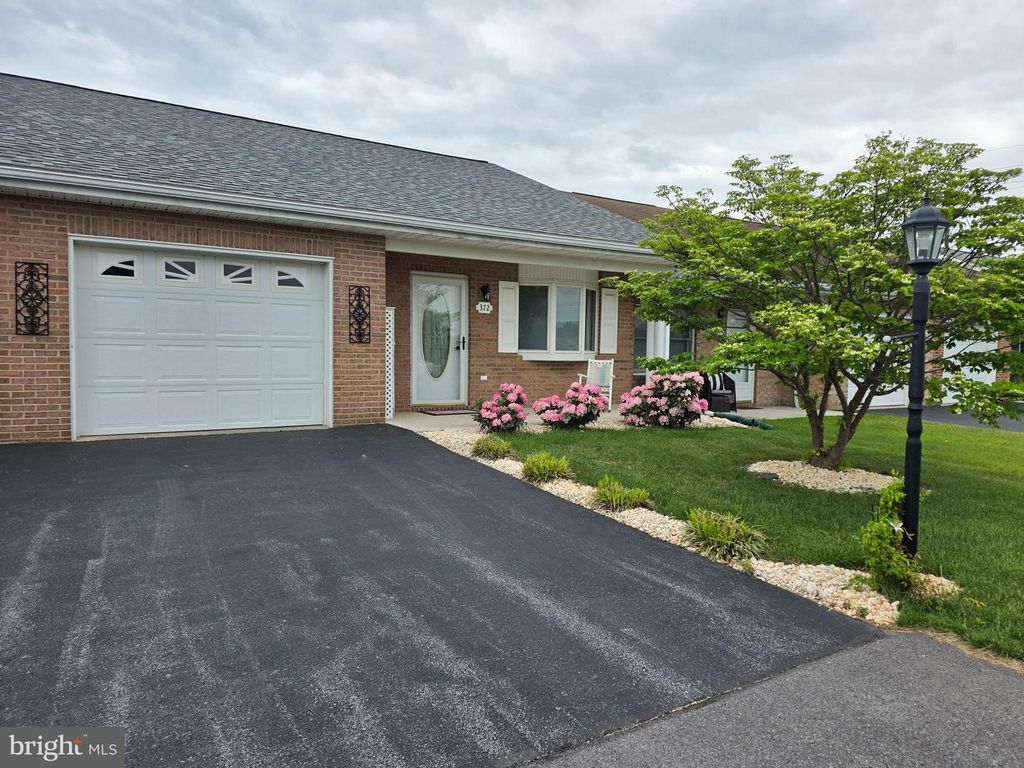 Image 1 of property listing at 372 WINDING OAK DR, Hagerstown, MD 21740