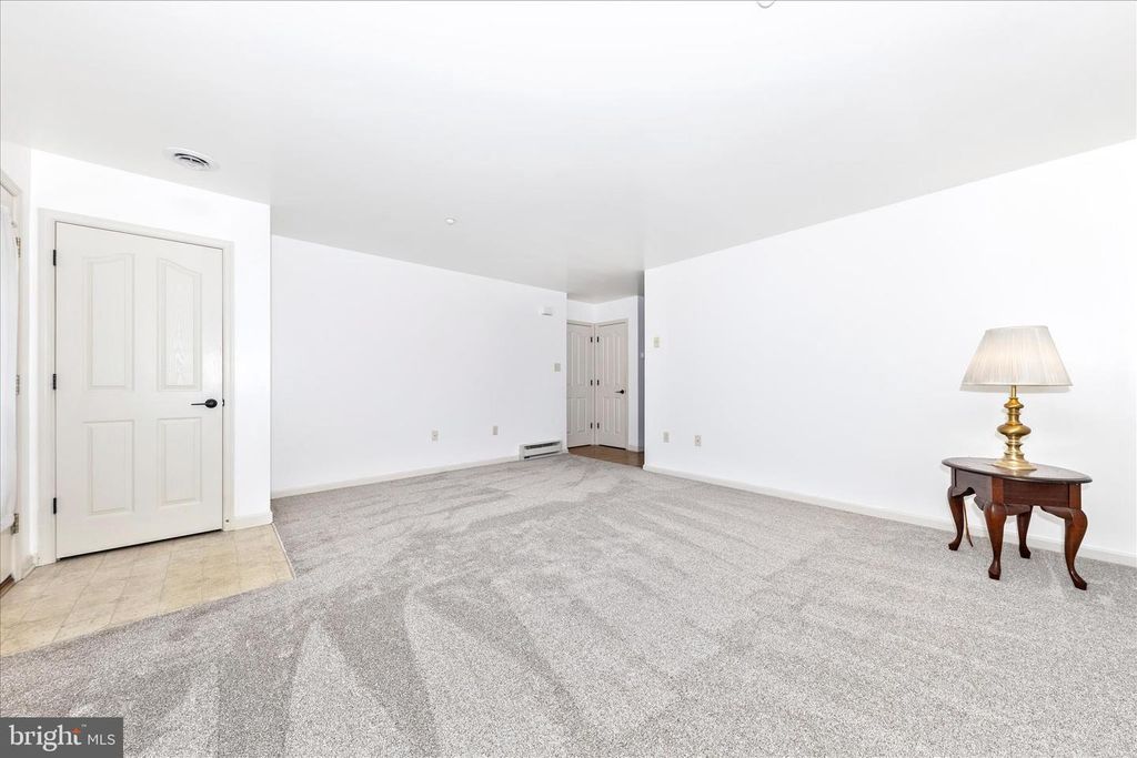 Image 11 of property listing at 372 WINDING OAK DR, Hagerstown, MD 21740