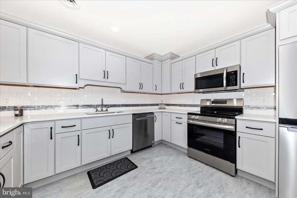 Image 12 of property listing at 372 WINDING OAK DR, Hagerstown, MD 21740