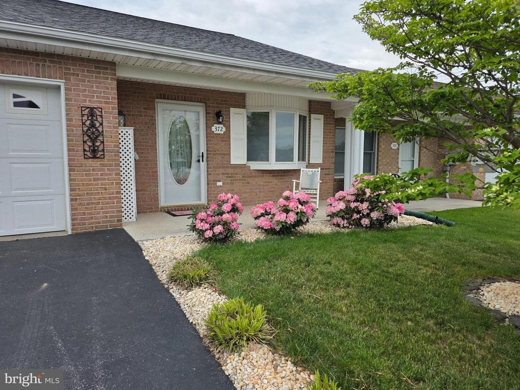 Image 2 of property listing at 372 WINDING OAK DR, Hagerstown, MD 21740
