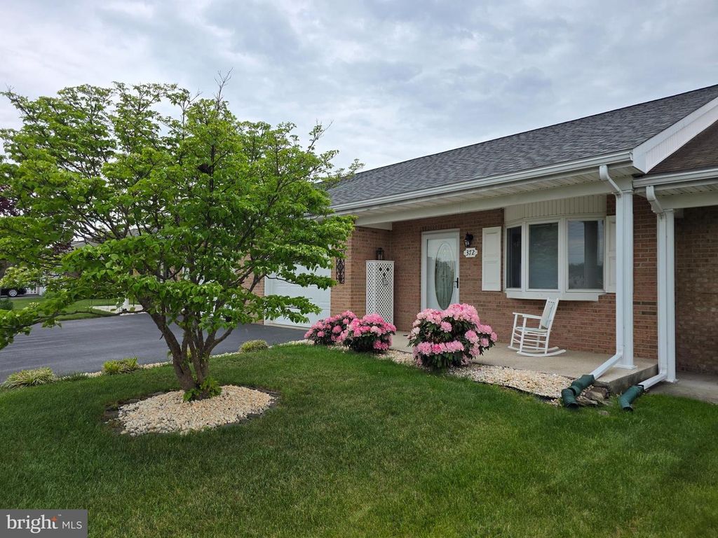 Image 3 of property listing at 372 WINDING OAK DR, Hagerstown, MD 21740
