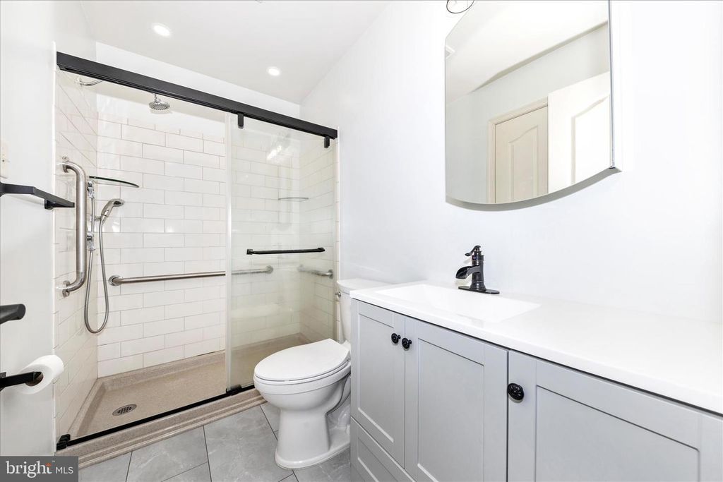 Image 35 of property listing at 372 WINDING OAK DR, Hagerstown, MD 21740