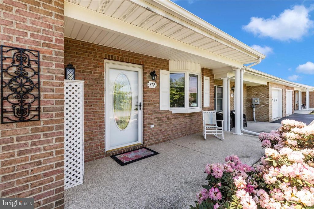Image 4 of property listing at 372 WINDING OAK DR, Hagerstown, MD 21740