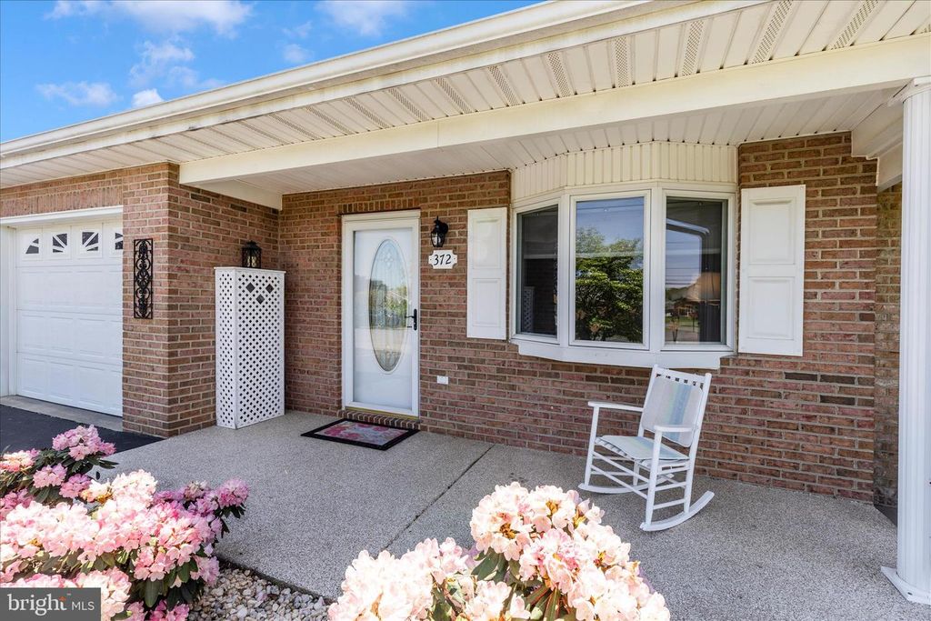 Image 5 of property listing at 372 WINDING OAK DR, Hagerstown, MD 21740