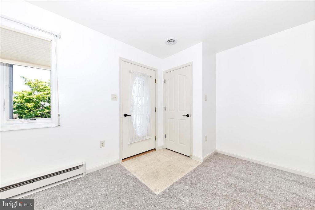 Image 6 of property listing at 372 WINDING OAK DR, Hagerstown, MD 21740