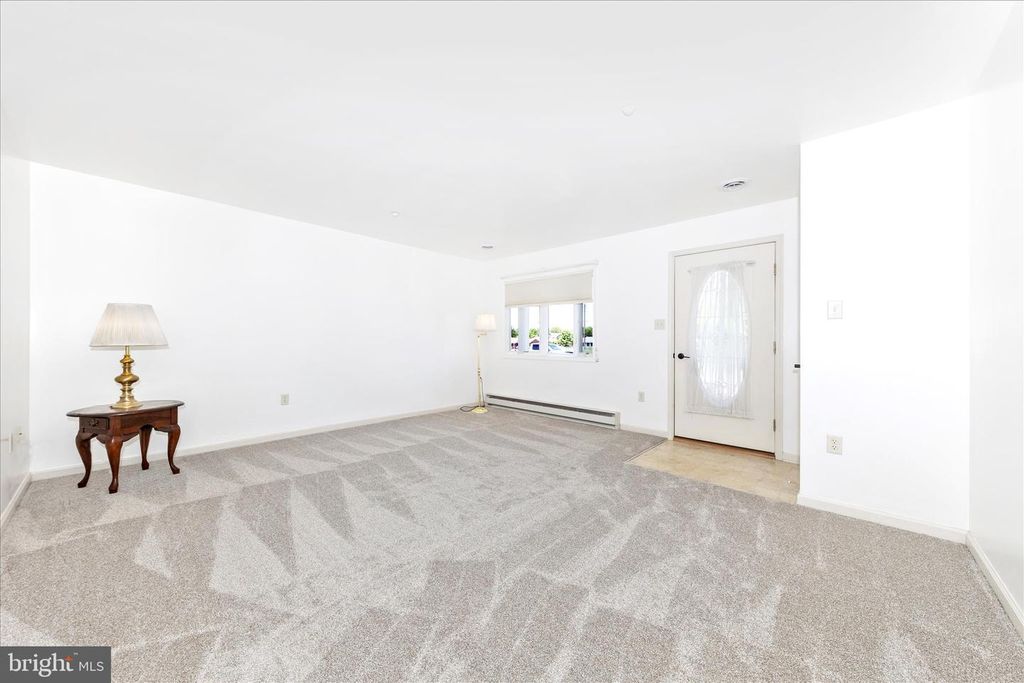 Image 8 of property listing at 372 WINDING OAK DR, Hagerstown, MD 21740