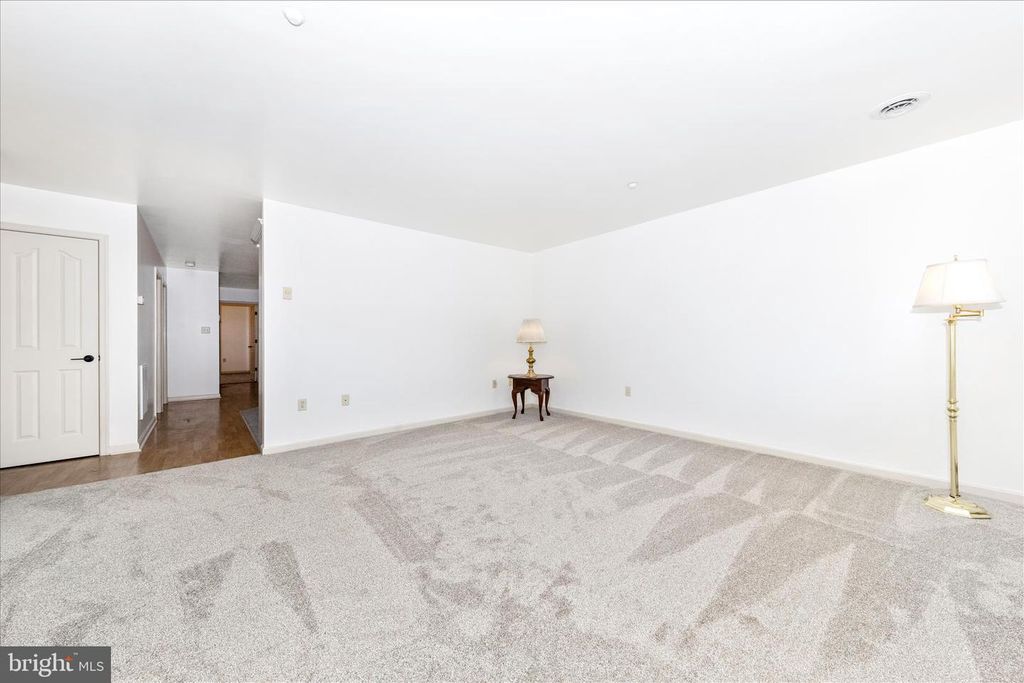 Image 9 of property listing at 372 WINDING OAK DR, Hagerstown, MD 21740