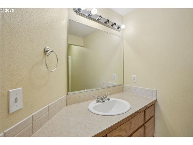 6538 Ne FOREST Ln, Hillsboro, OR 97124