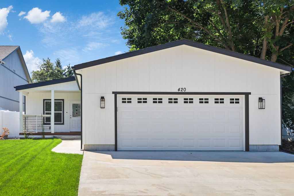 420 E D St, Deer Park, WA 99006